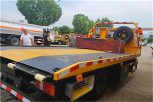 班玛附近拖车电话号码服务